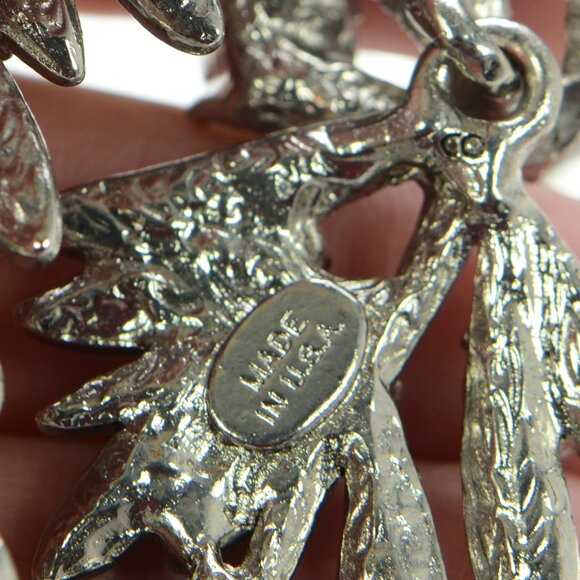 Oscar de la Renta Crystal Necklace - Picture 6 of 7